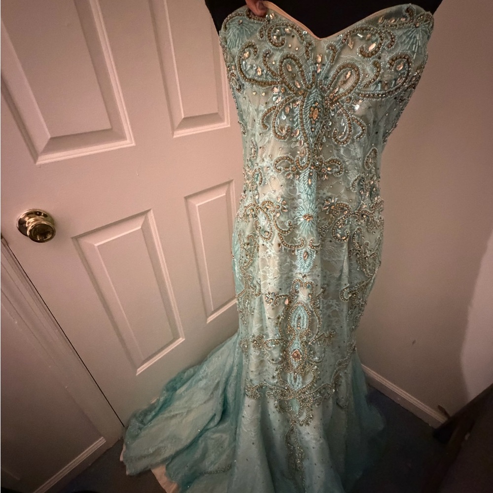 Elegant Beaded Strapless mermaid Gown BEAUTIFUL PROM DRESS